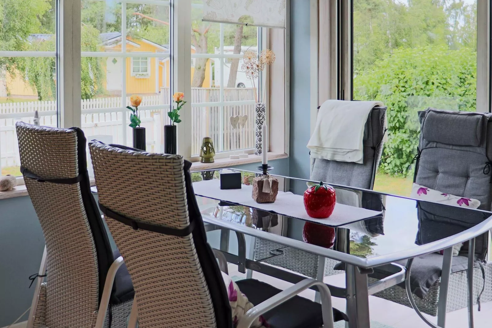 Modern vakantiehuis met tuin-By Traum-Binnen