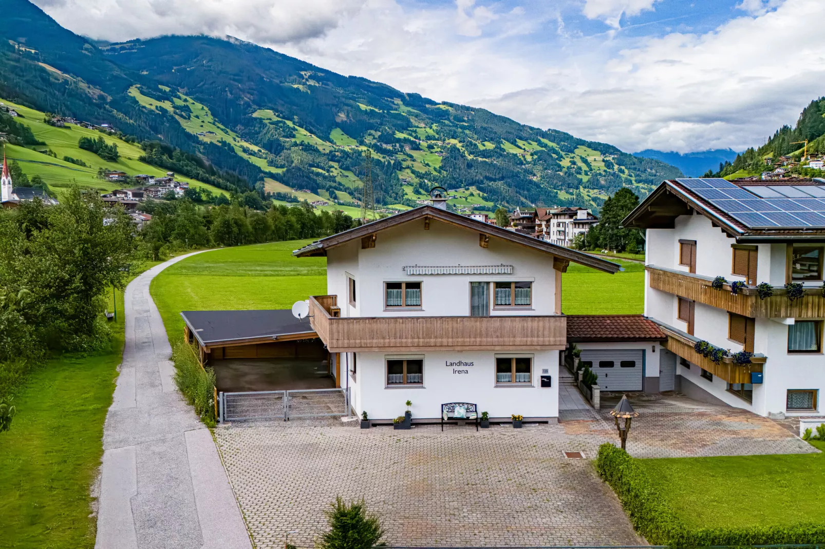 Landhaus Irena-Buitenkant zomer