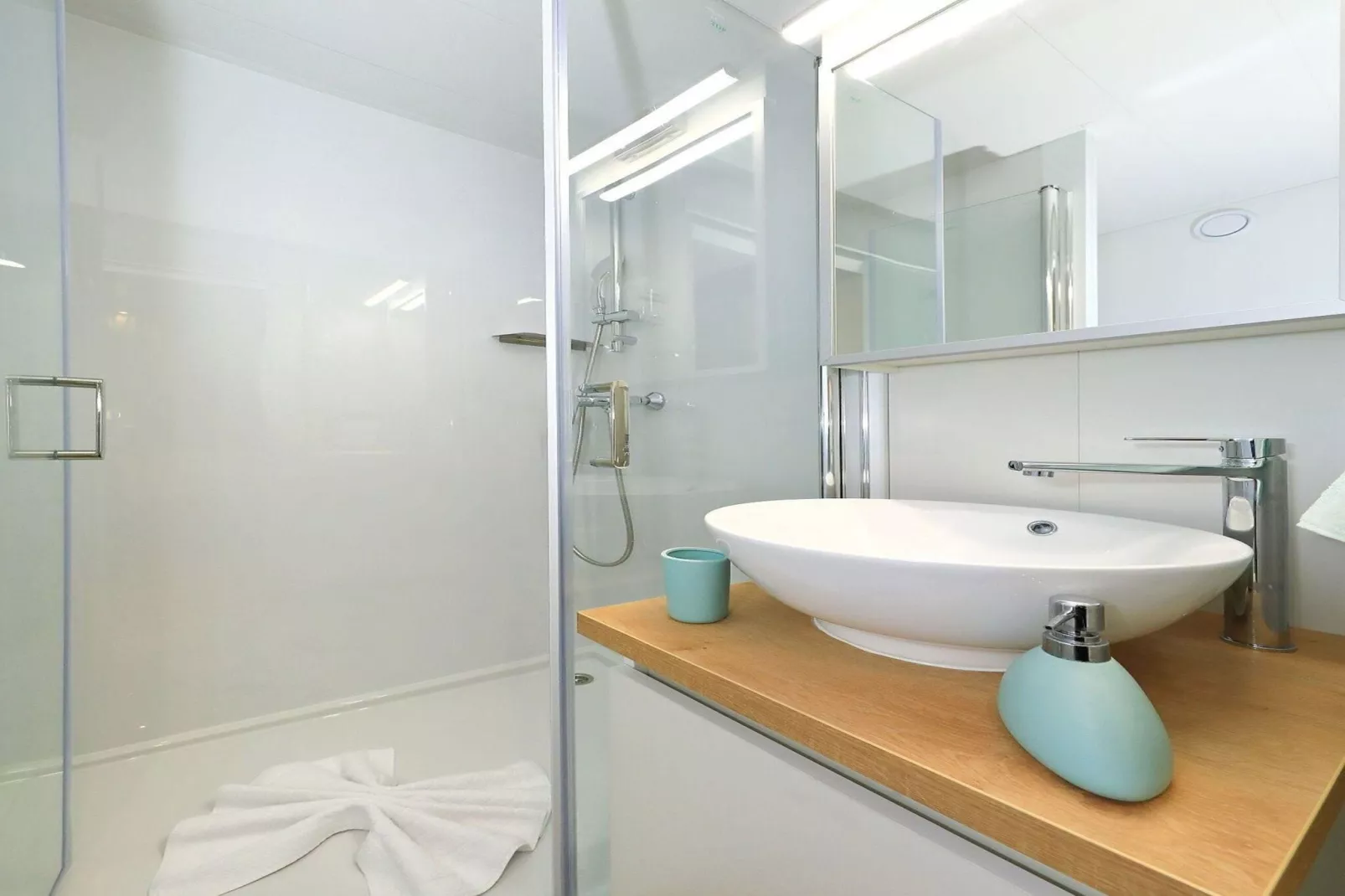 Mobile Homes in Camping Park Soline - Biograd - Type Glamping Family Deluxe-Badkamer