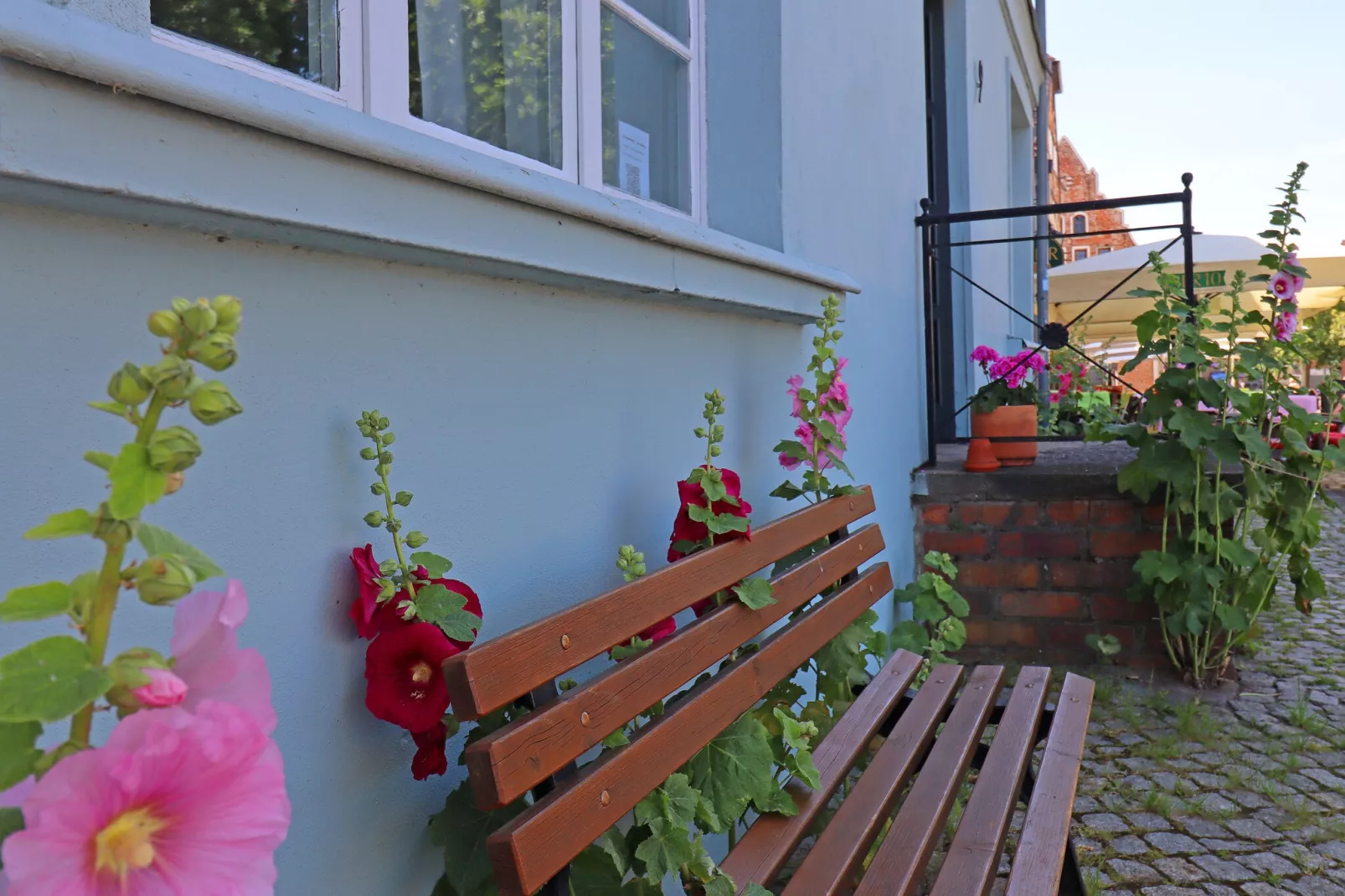 Backbord Hansestadt Wismar mit Terrasse-Buitenkant zomer
