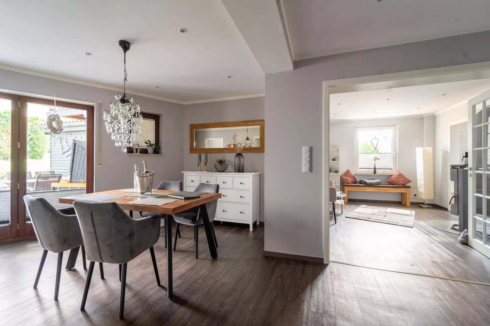Modern appartement met zwembad in de Harz-Eetkamer
