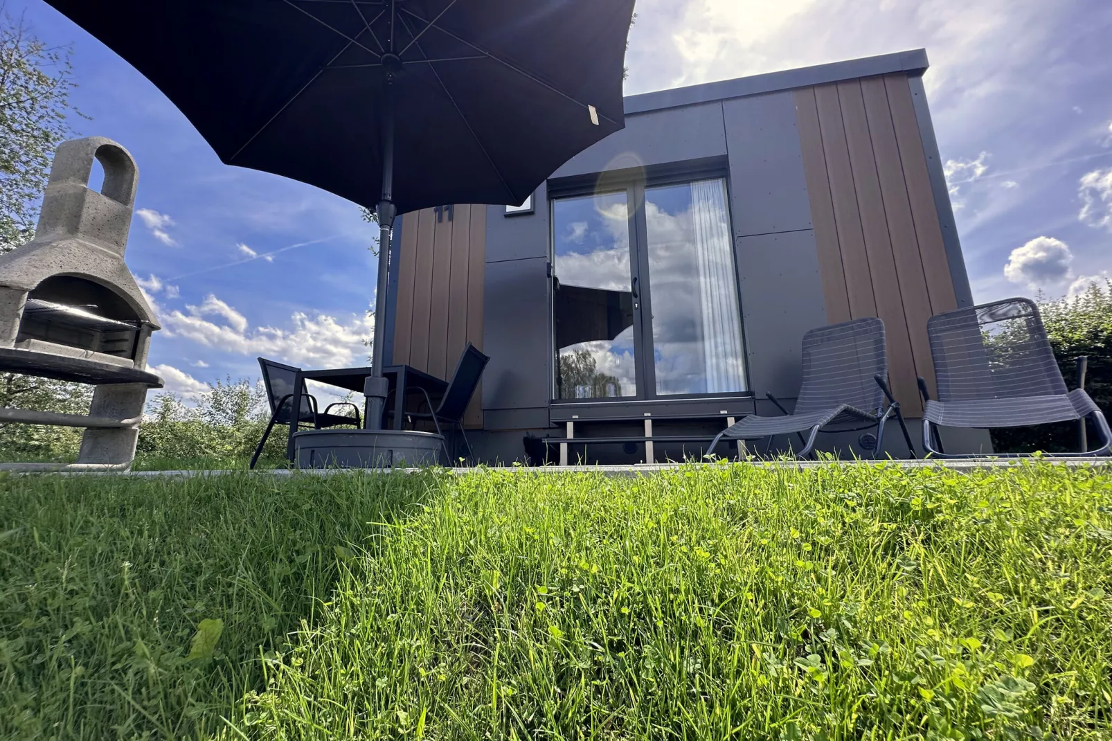 FERIENDORF SEEBLICK - Tiny Chalet am Eixendorfer See-Buitenkant zomer