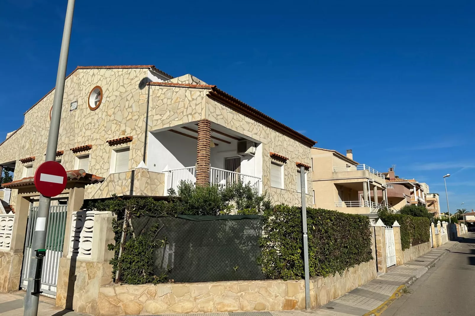 Apartamento Bajo Este-Buitenkant zomer