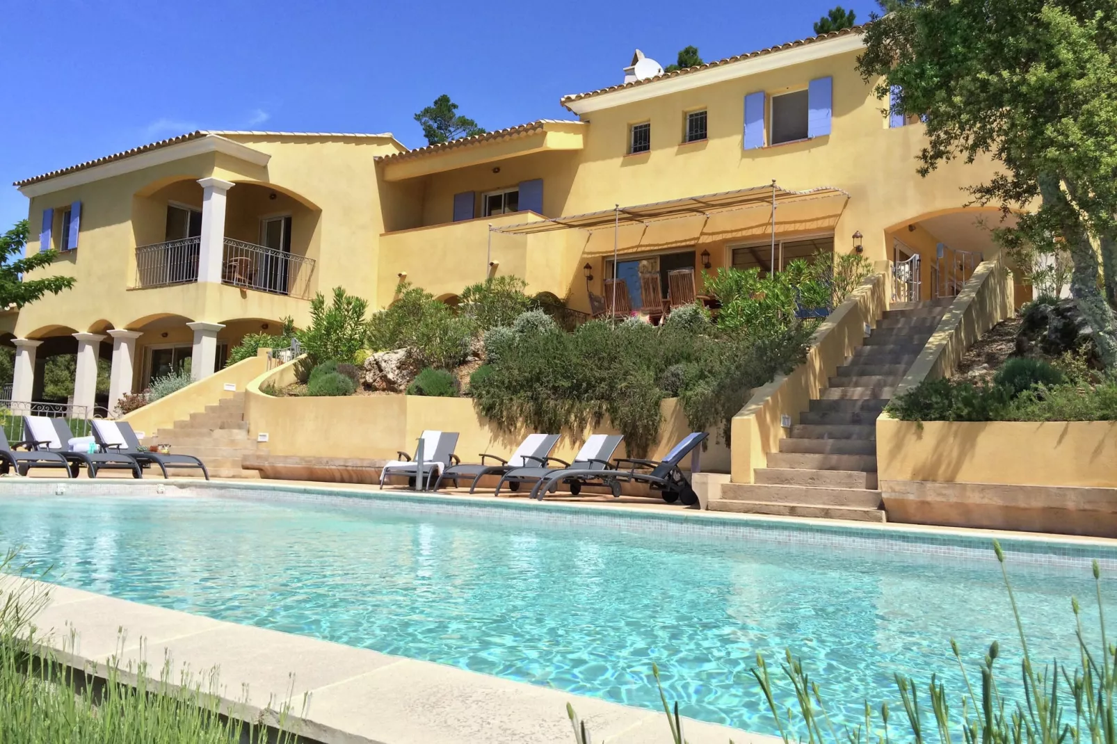 Villa Aramis-Buitenkant zomer