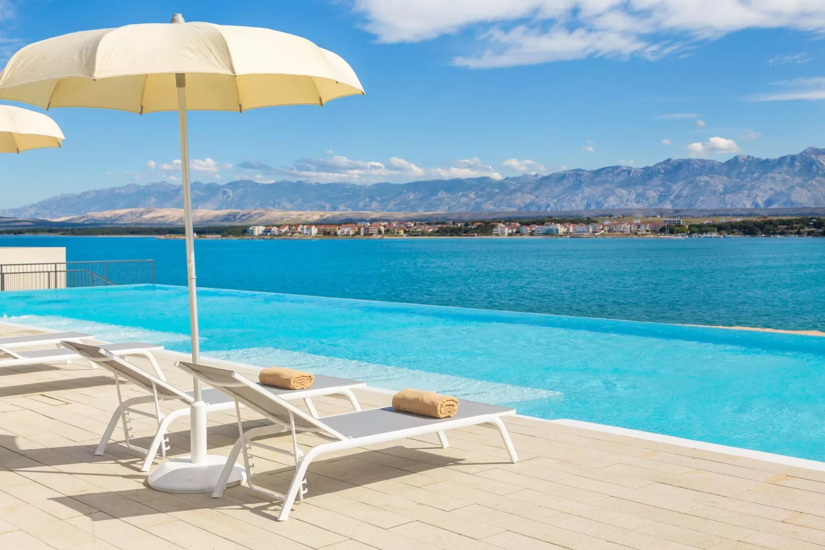 AMINESS AVALONA Camping Resort Povljana Insel Pag LUXURY Holiday Home WITH POOL