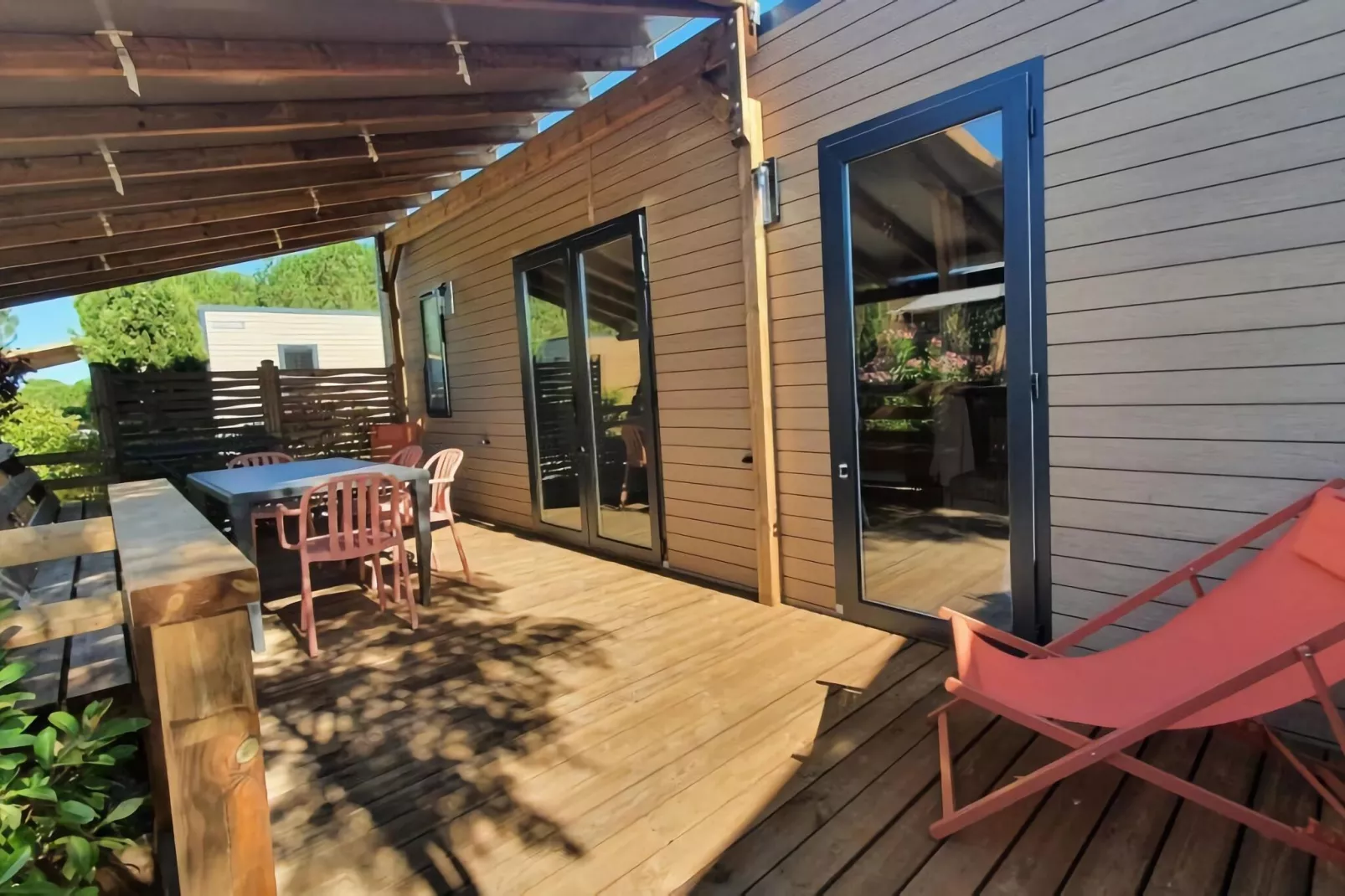 Caravanpark Mas des Lavandes Sérignan-Mobilhome Prestige TVclim 3ch 6p