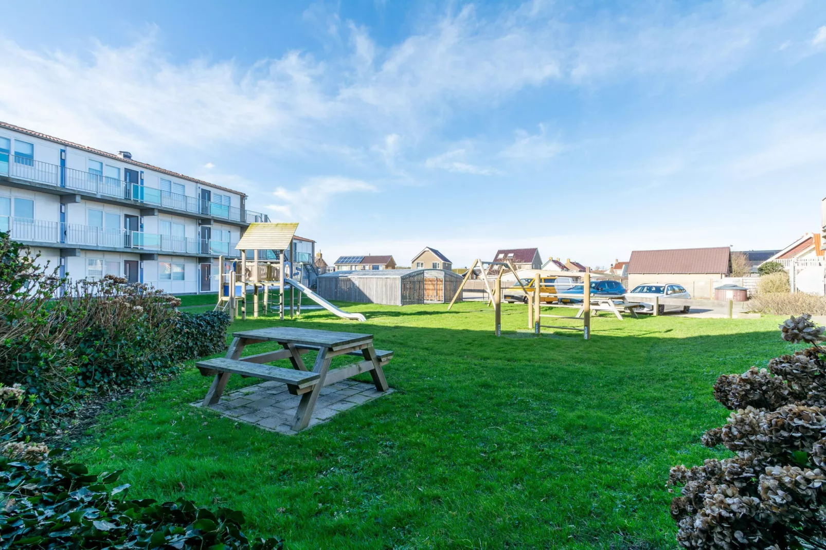 Beach Appartement 05-Tuinen zomer