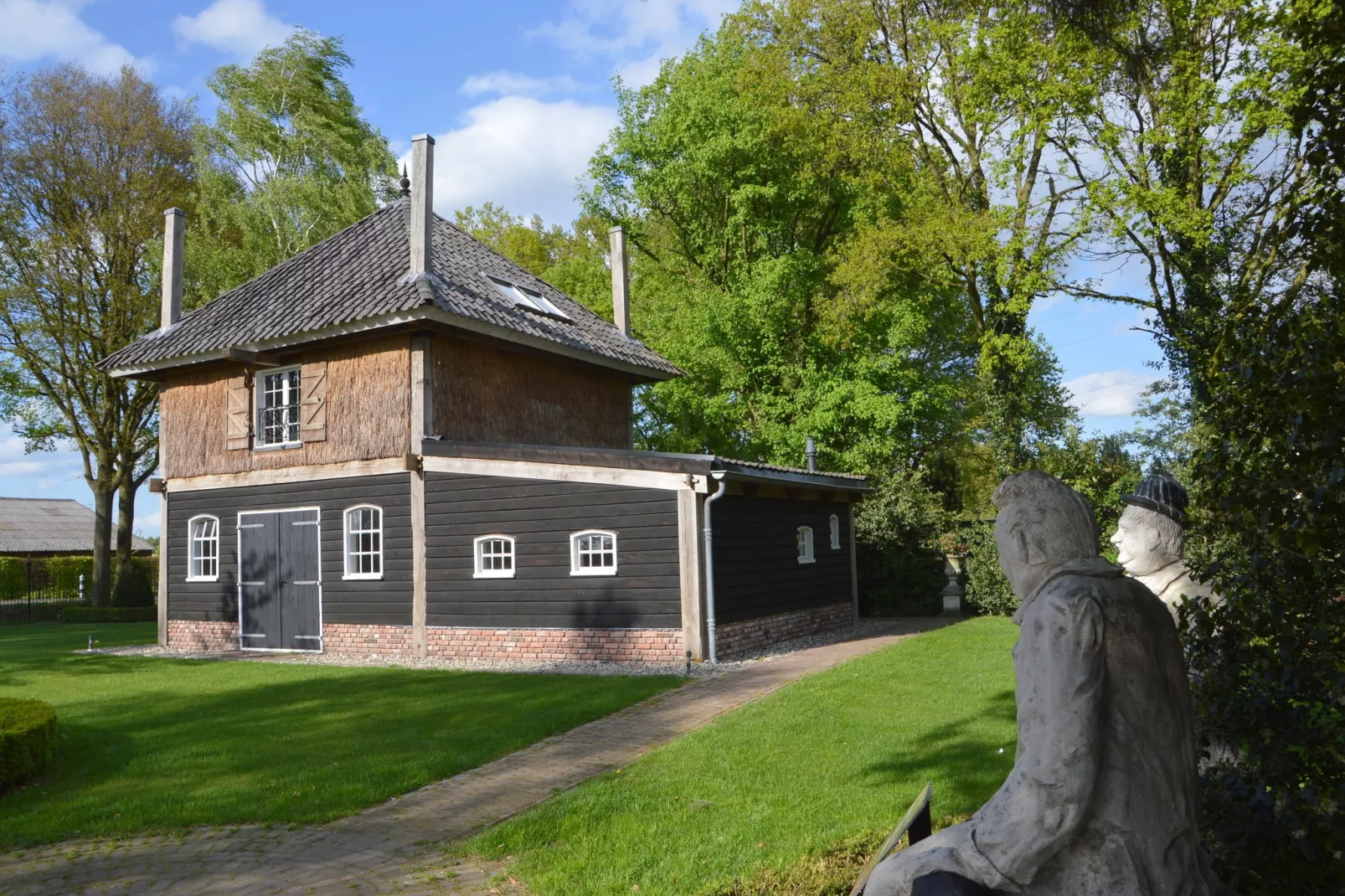 Guesthouse The Old Cottage-Buitenkant zomer