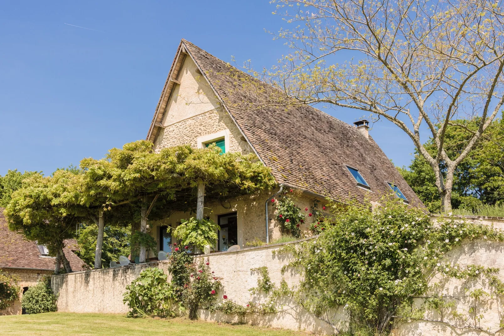 Le Tournant-Buitenkant zomer