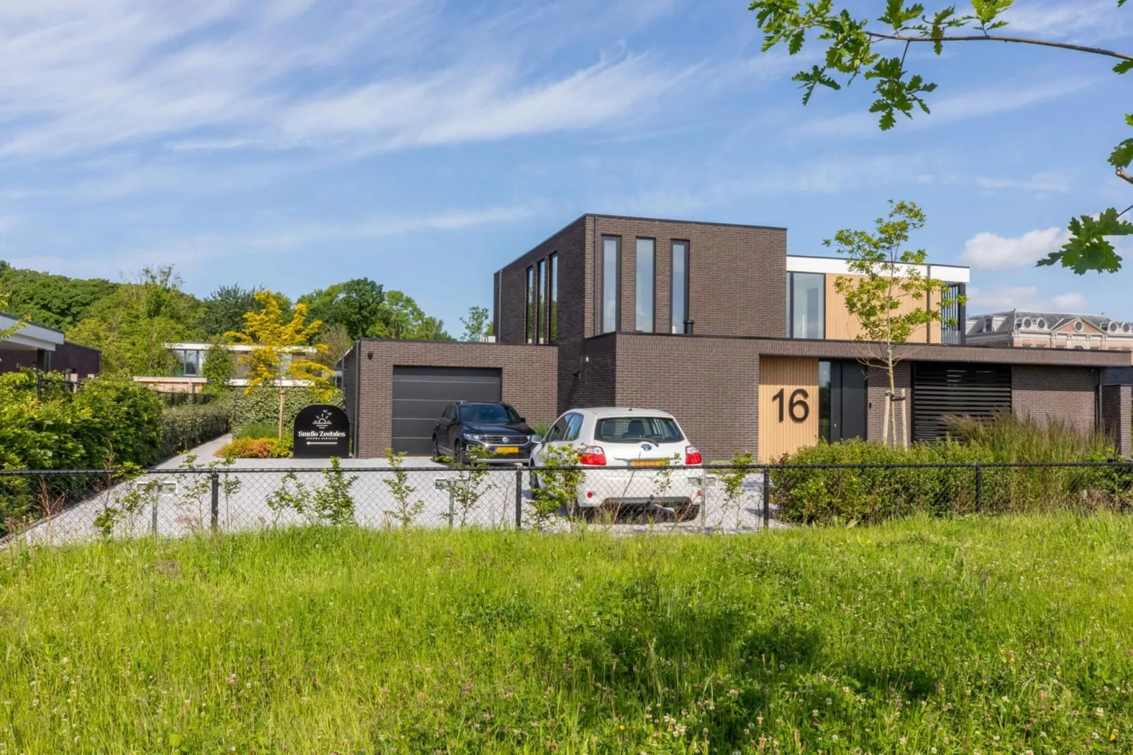 Vakantiewoning ZEEBRIES-Buitenkant zomer