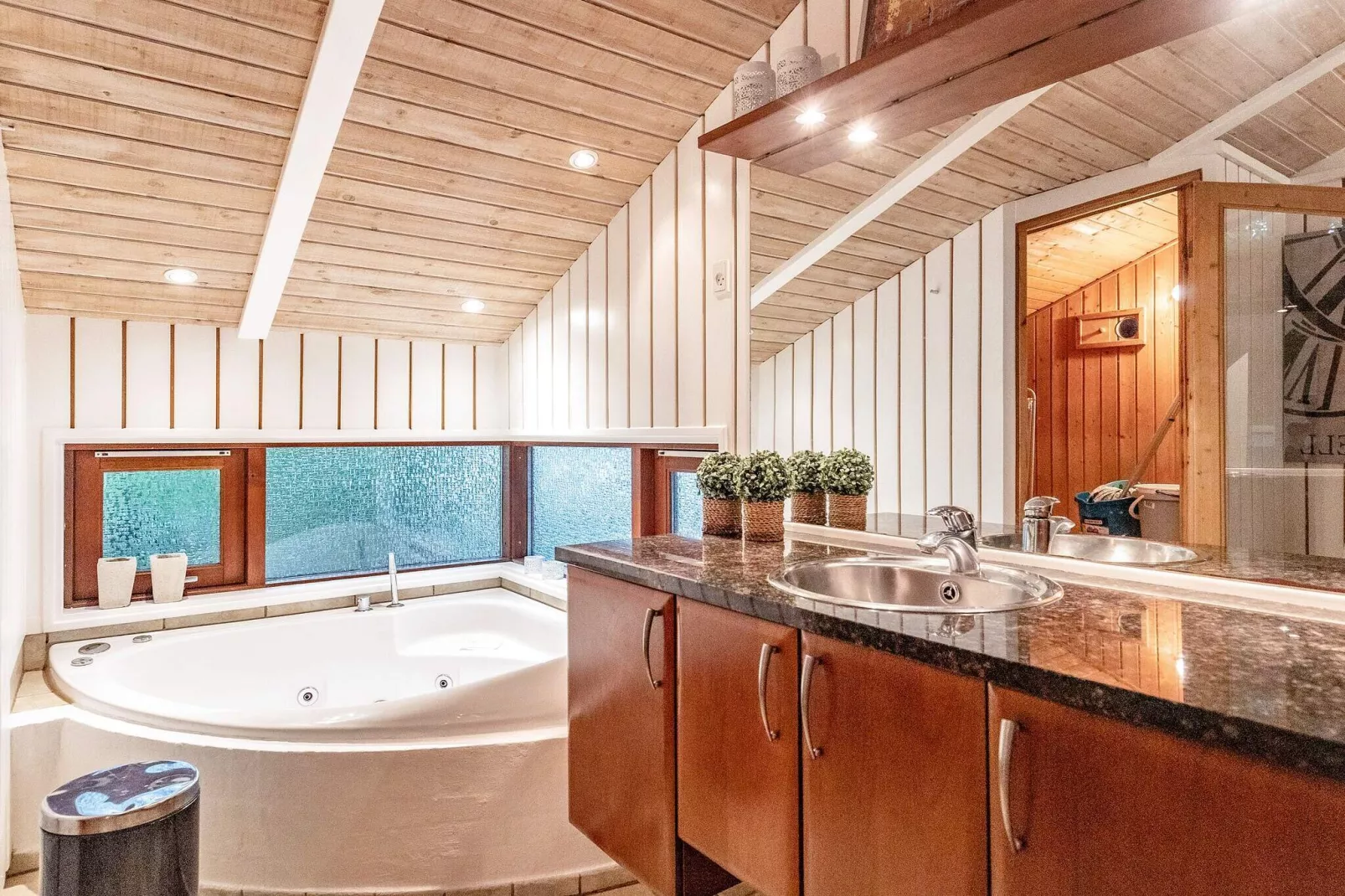 Luxe retraite bij Ho Baai -- By Traum Ferienwohnungen-Binnen