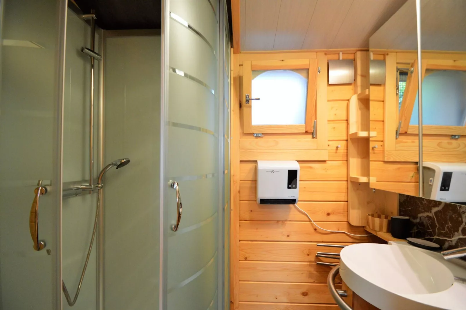 Le Chalet de Bioul-Badkamer