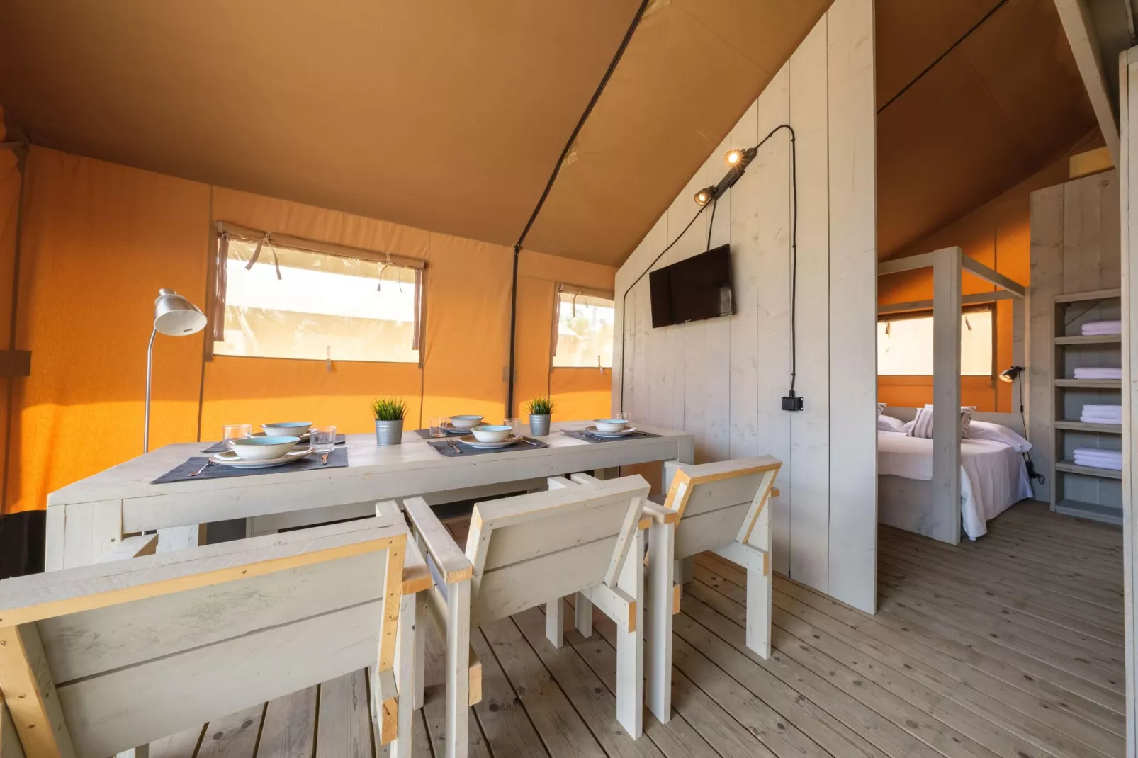 CAMPING ESTIVAL VENDRELL PLATJA TENT GRAND SAFARI GLAMPING-Eetkamer