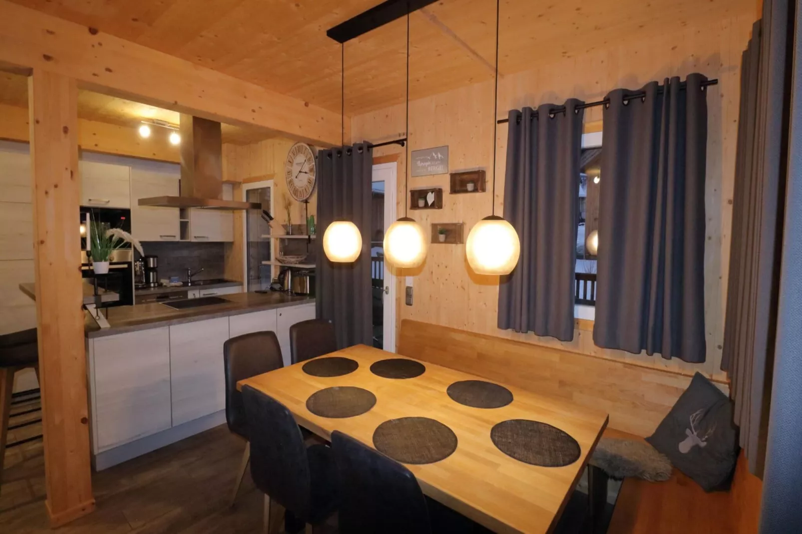 Kreischberg Chalets 59-Eetkamer