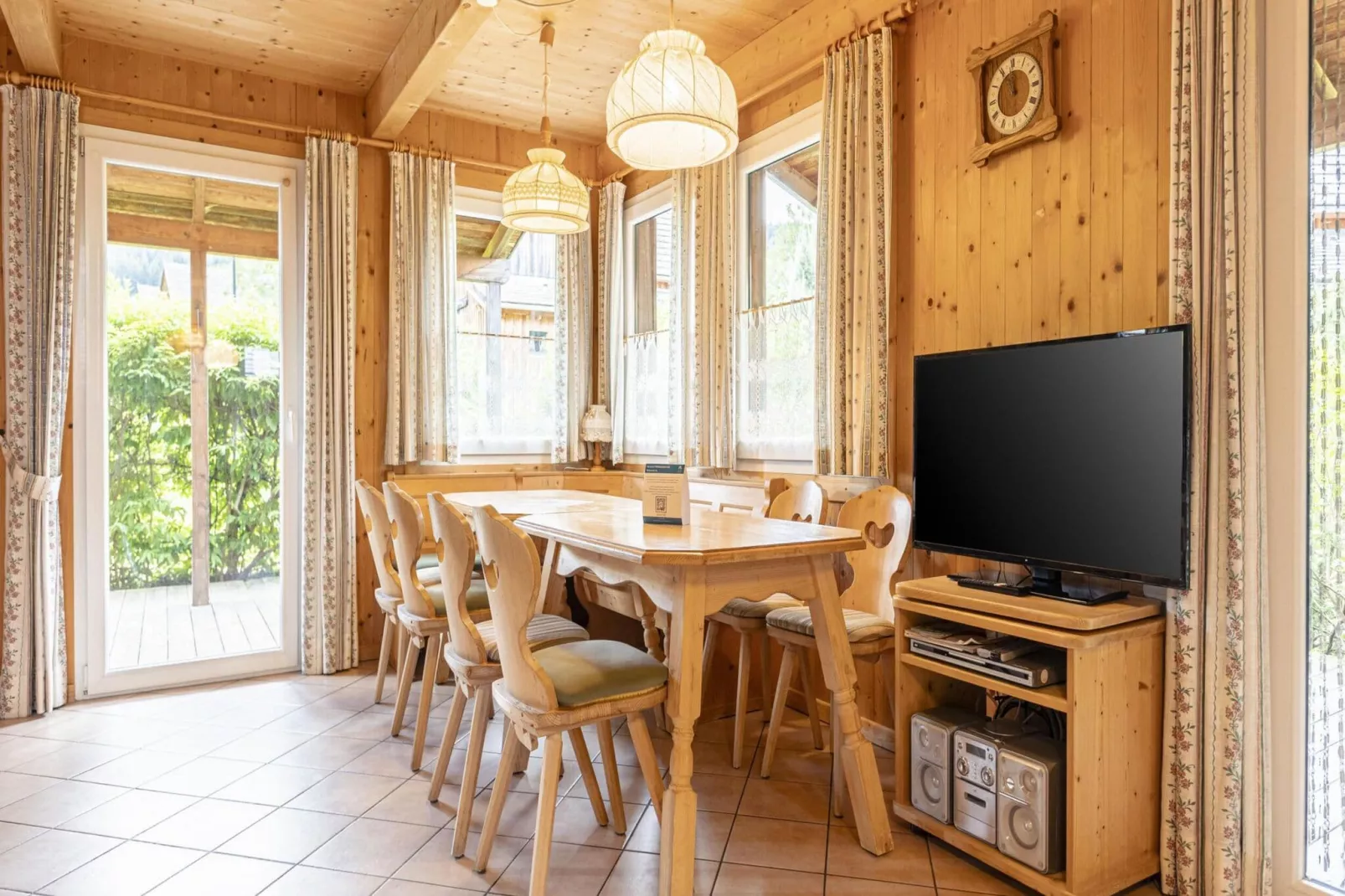 Ferienpark Kreischberg 43-Eetkamer