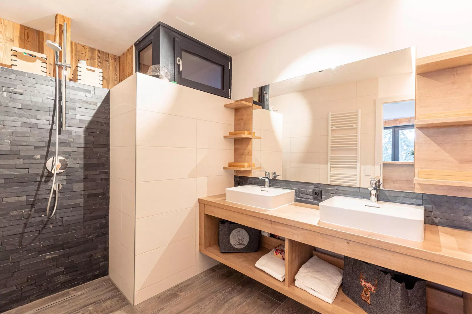 Alpenchalets Reiteralm 13a-Badkamer