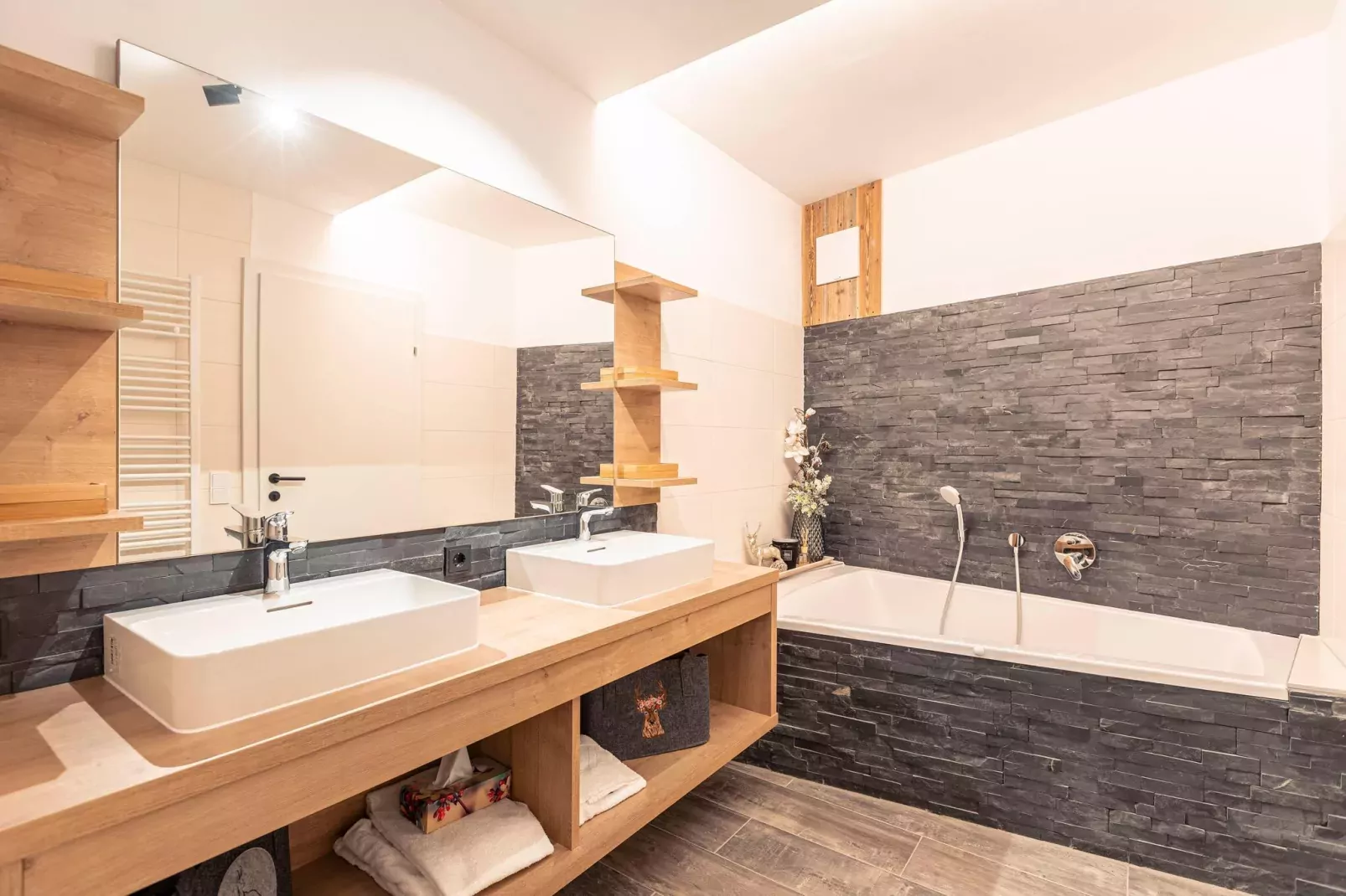 Alpenchalets Reiteralm 13a-Badkamer