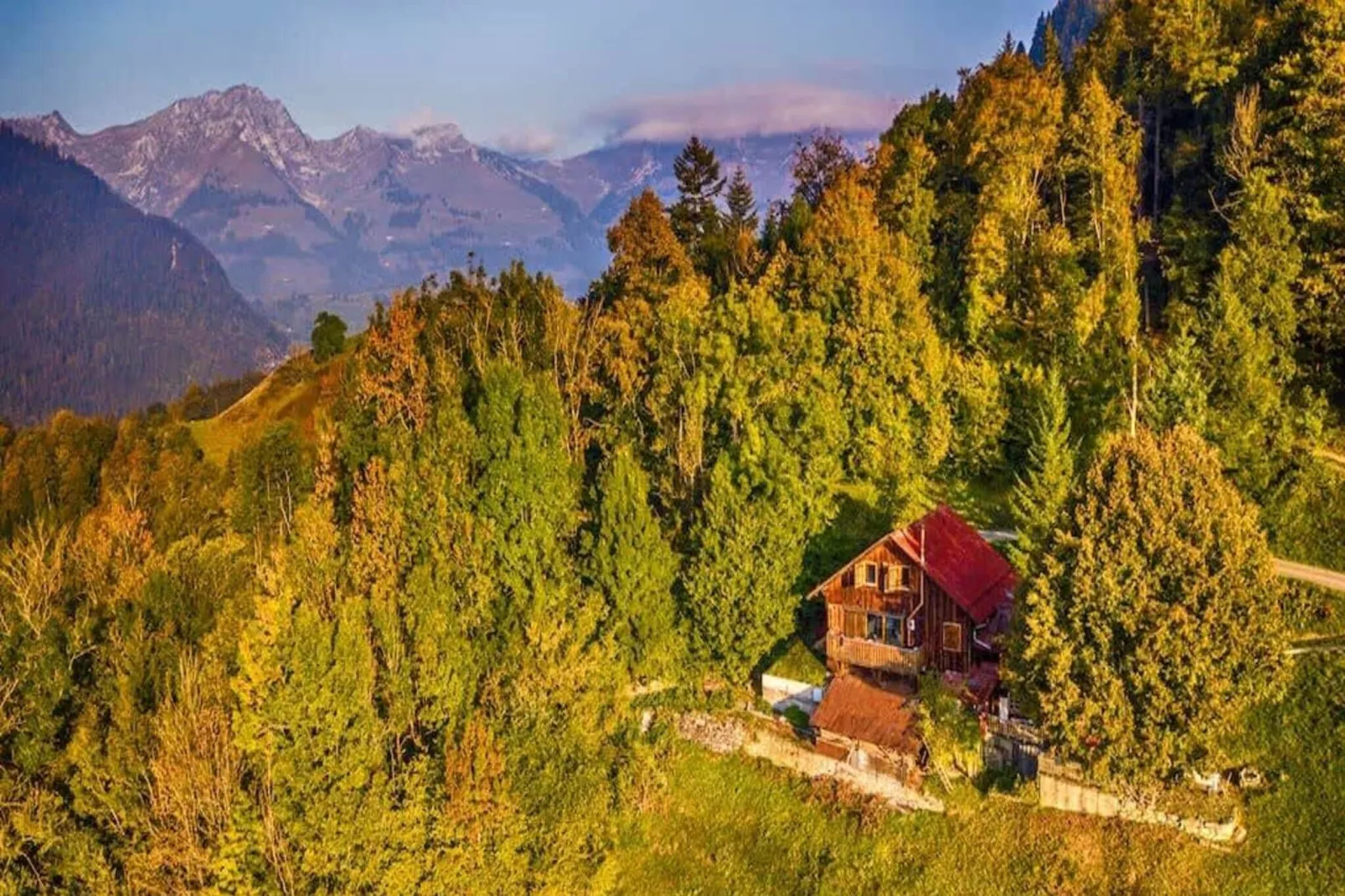 Gstaad Luxurious flat with terrace & stunning views-Buitenkant zomer