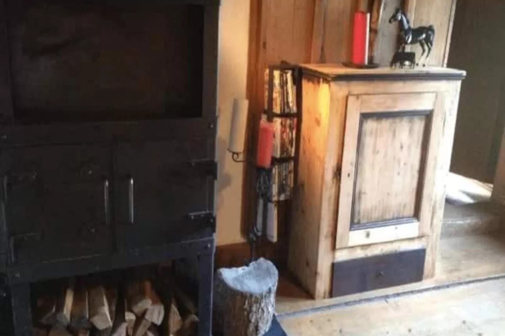Alps Chalet for Big Group with Sauna & Yoga Terrace-Woonkamer
