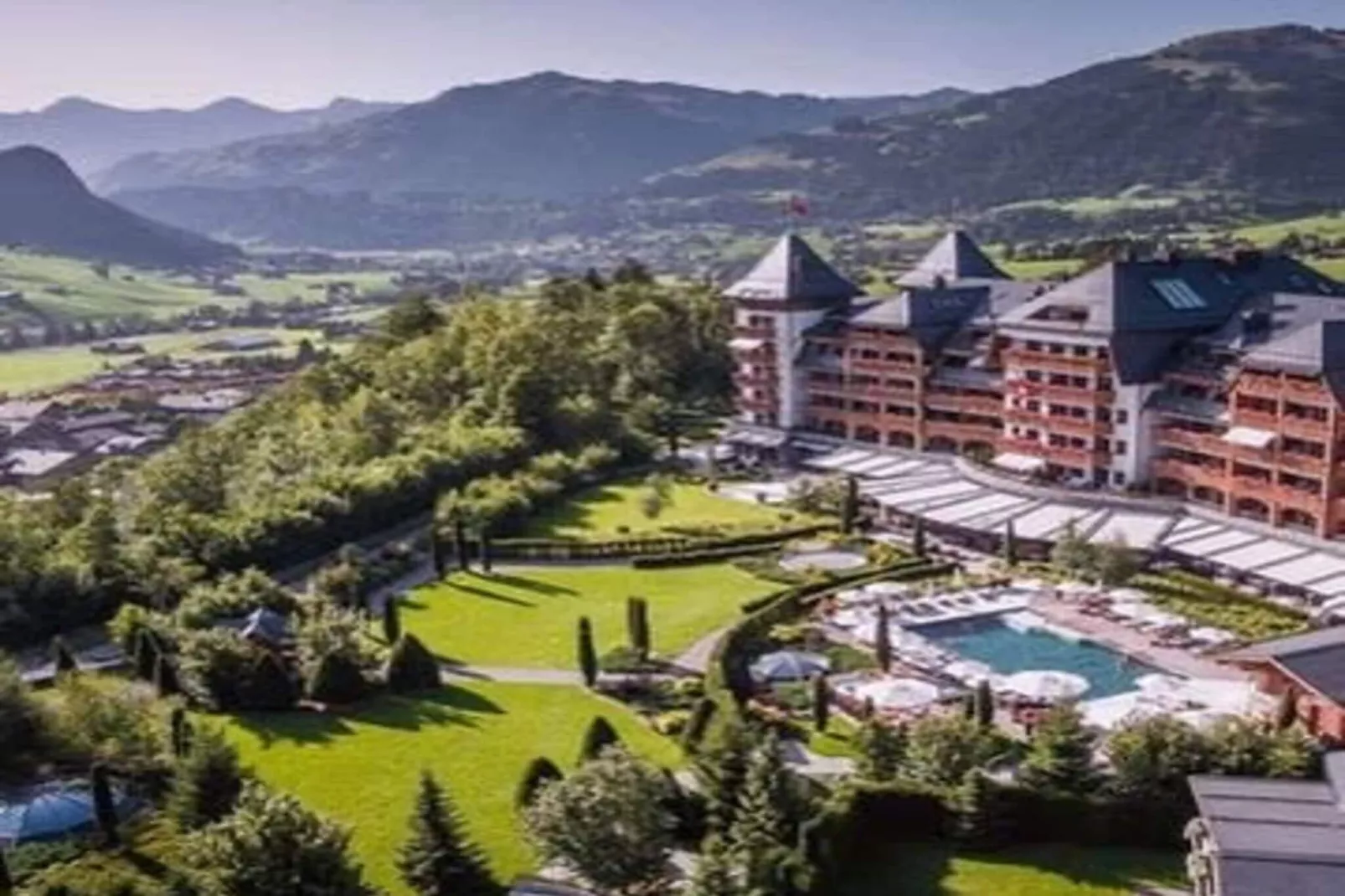 Luxurious Alpine Flat With Hotel Amenities-Buitenkant zomer