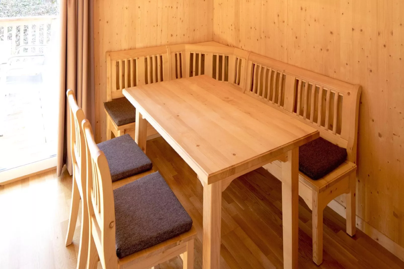 Kreischberg Chalets 9-Eetkamer