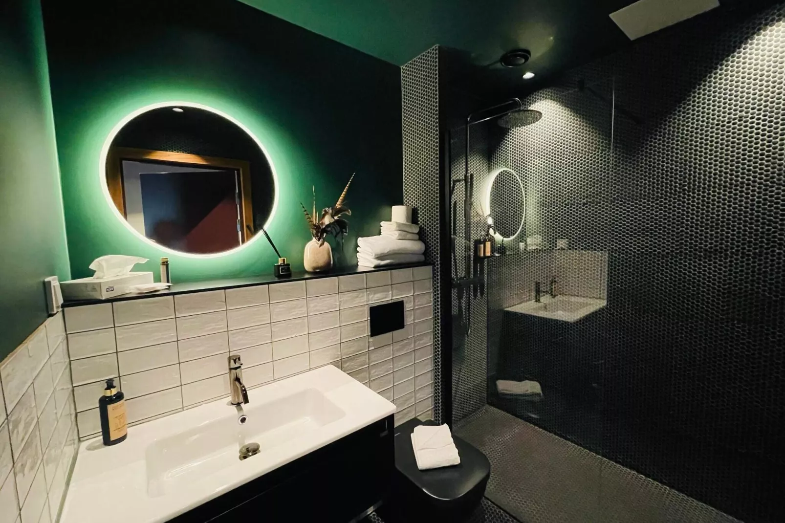 Mooie 4-sterrenhotelkamer met gratis ontbijt-Binnen