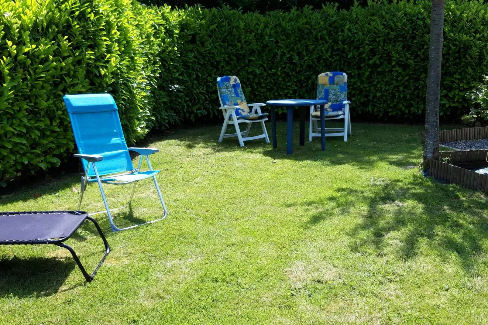 La petite Grenterie en mobil home-Buitenkant zomer