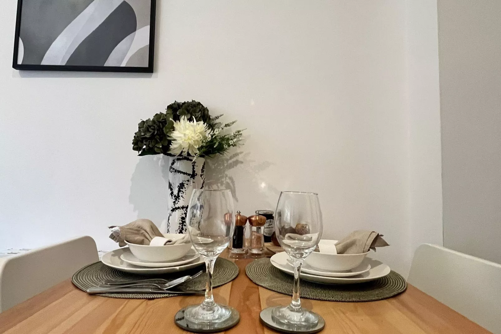 Kingston Luxe Suites Riverside Apartment Belvilla-Eetkamer