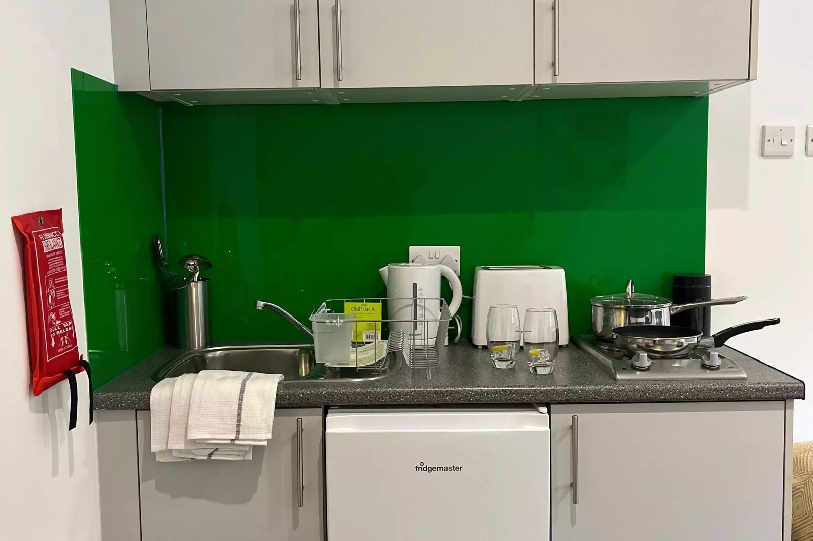 Kingston Luxe Suites Riverside Apartment Belvilla-Keuken