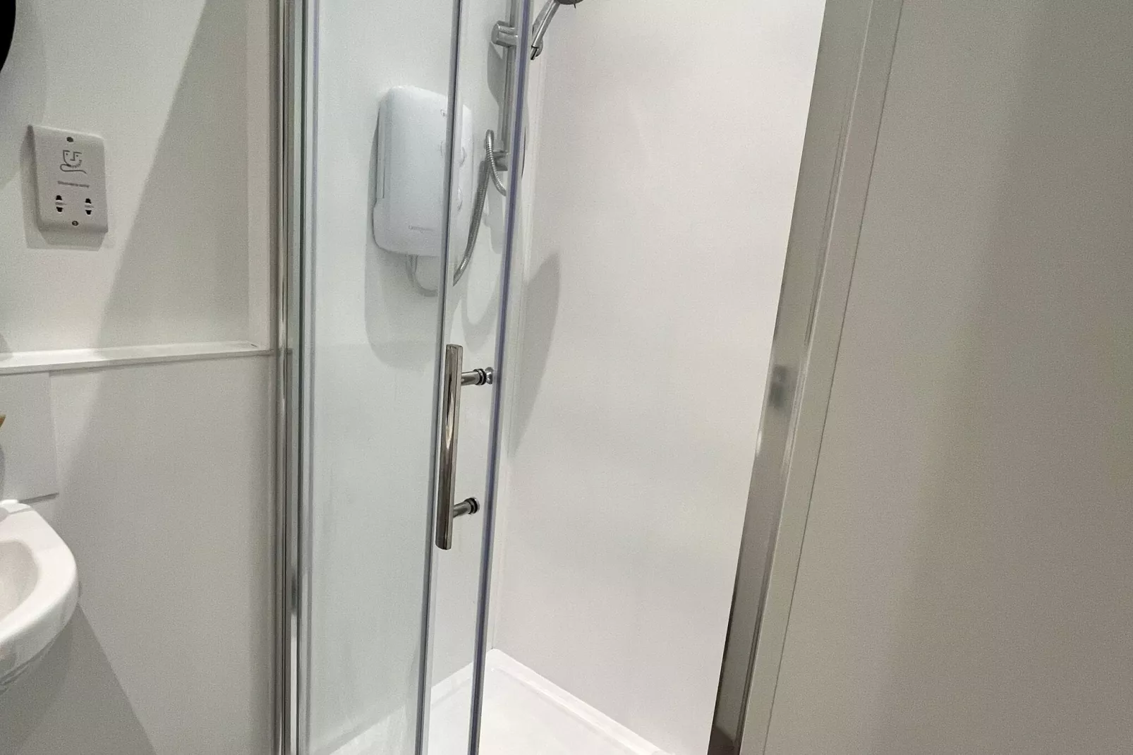 Kingston Luxe Suites Riverside Apartment Belvilla-Badkamer