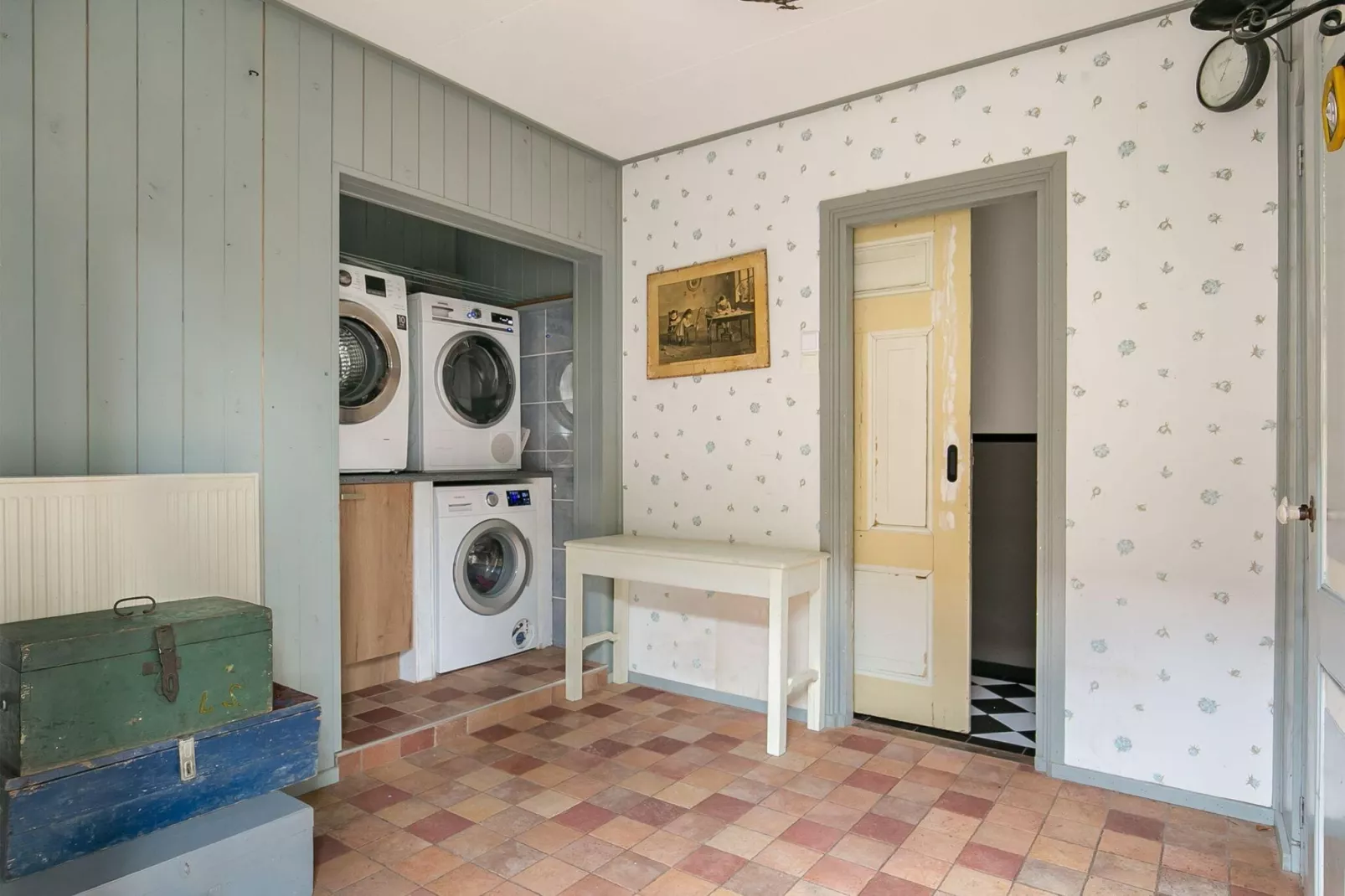 10-14 pax holiday home with seperated appartments and gardens