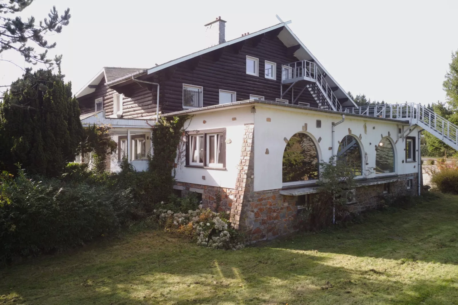 Le hangar-Buitenkant zomer