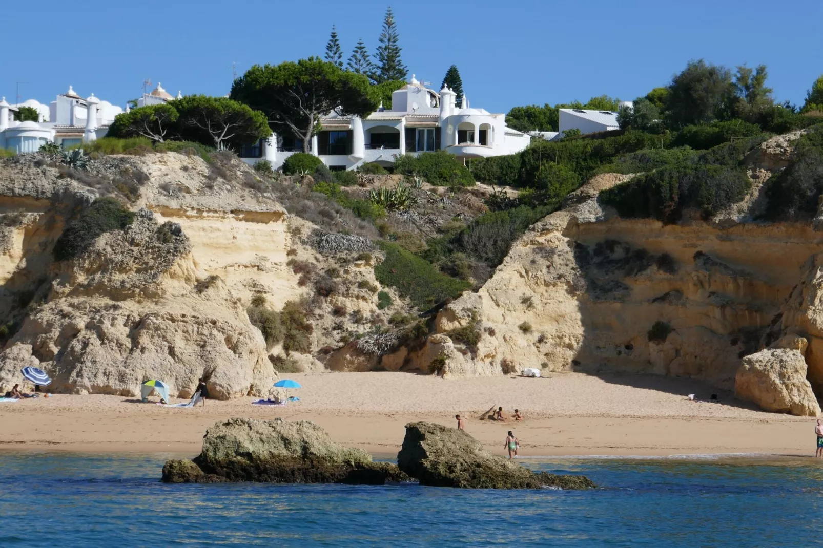 Reihenhaus in Armação de Pêra // Casa Ninho-Buitenkant zomer