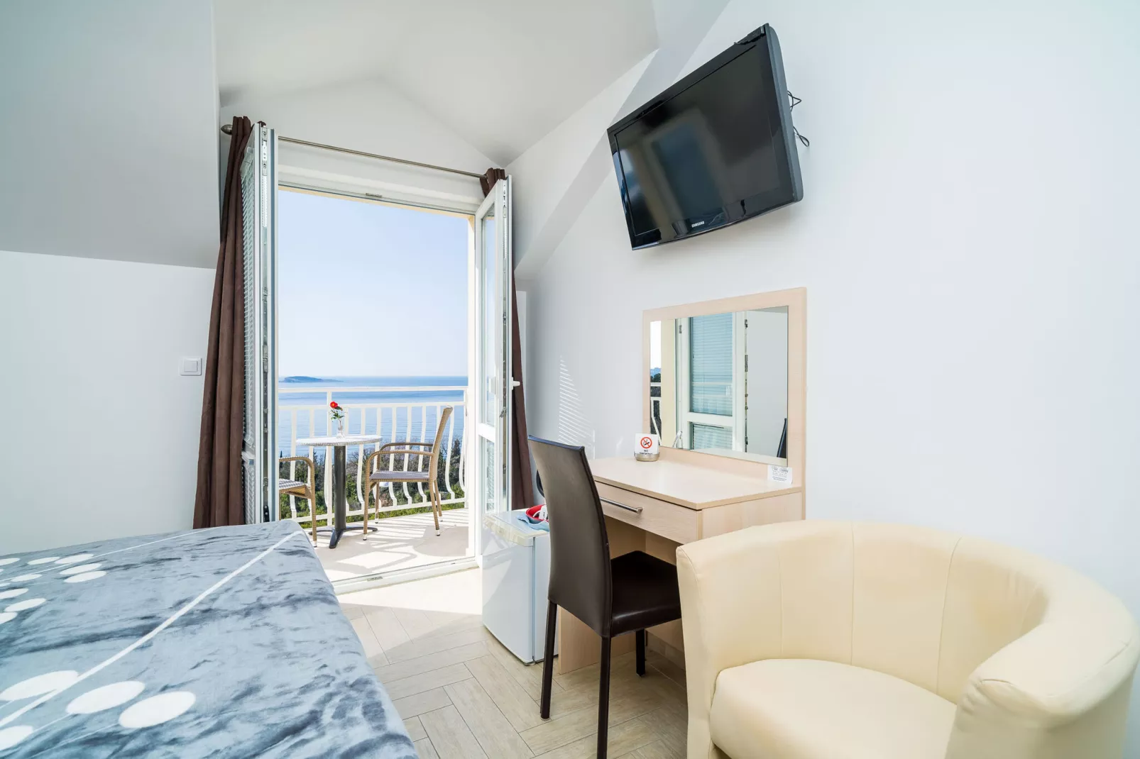 Villa Samba - Double Room with Balcony and Sea View - gasi se-Slaapkamer