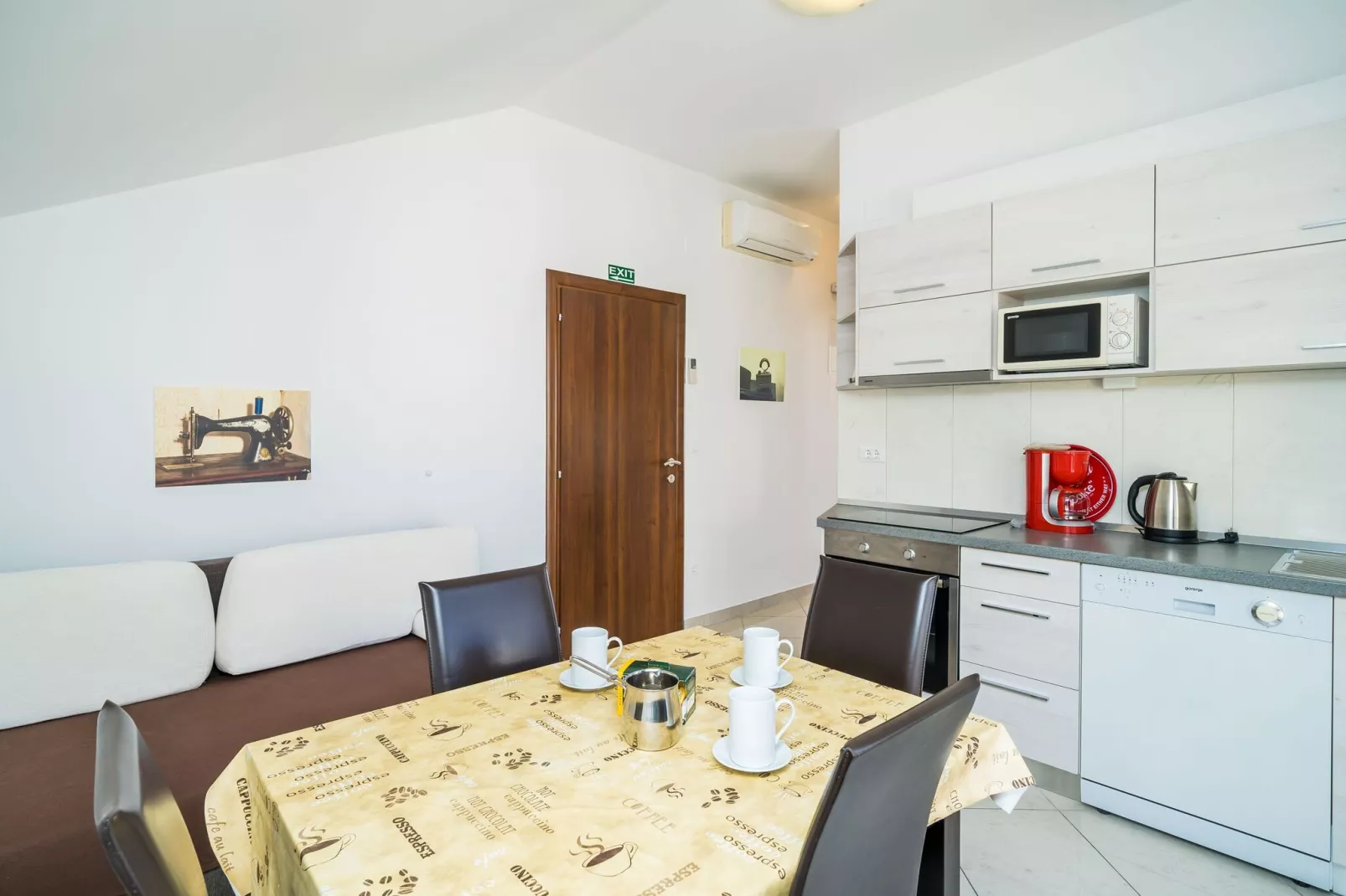 Villa Samba - Comfort One Two-Bedroom Apartment with Balcony and Sea View - gasi se-Keuken