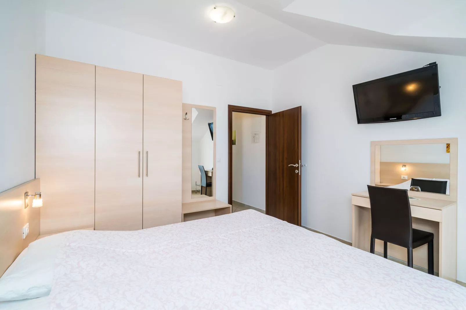 Villa Samba - Comfort One Two-Bedroom Apartment with Balcony and Sea View - gasi se-Slaapkamer