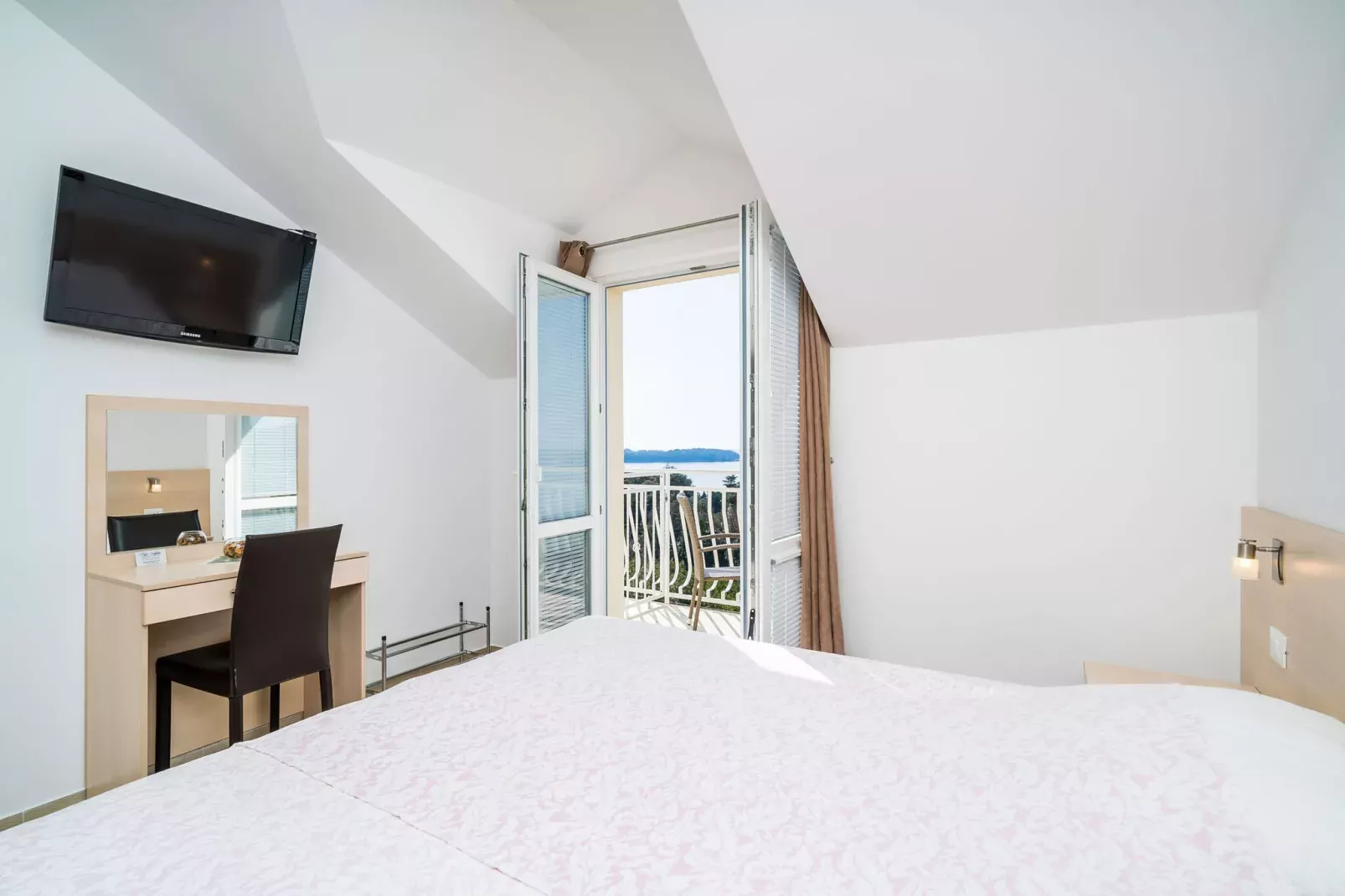 Villa Samba - Comfort One Two-Bedroom Apartment with Balcony and Sea View - gasi se-Slaapkamer