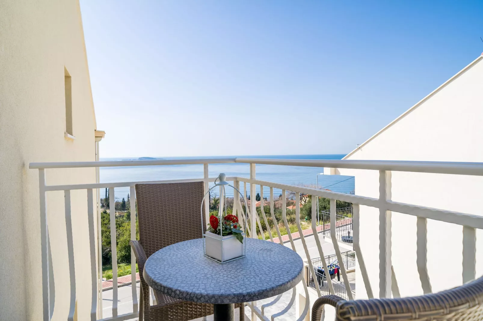 Villa Samba - Comfort One Two-Bedroom Apartment with Balcony and Sea View - gasi se-Terrasbalkon