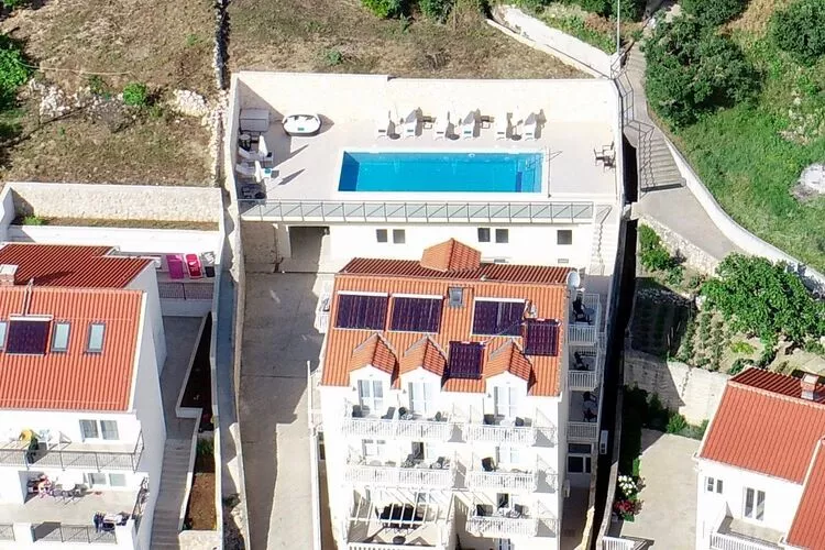 Villa Samba - Comfort One Two-Bedroom Apartment with Balcony and Sea View - gasi se-Zwembad