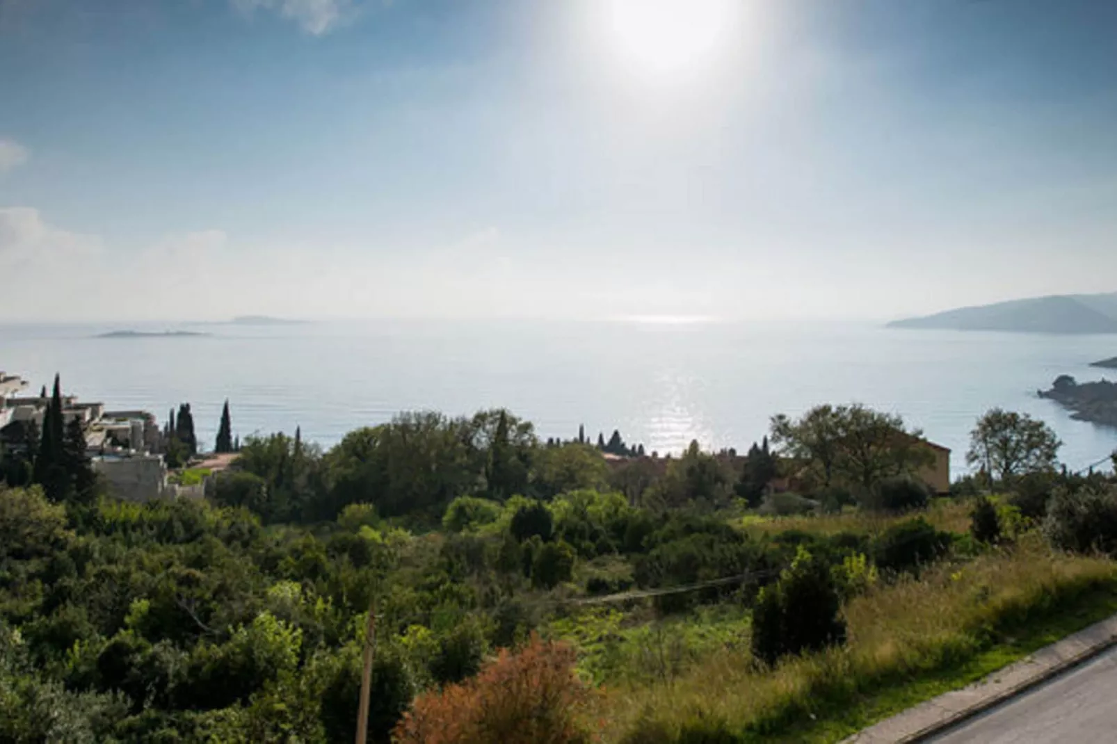 Villa Samba - Comfort One Two-Bedroom Apartment with Balcony and Sea View - gasi se-Uitzicht