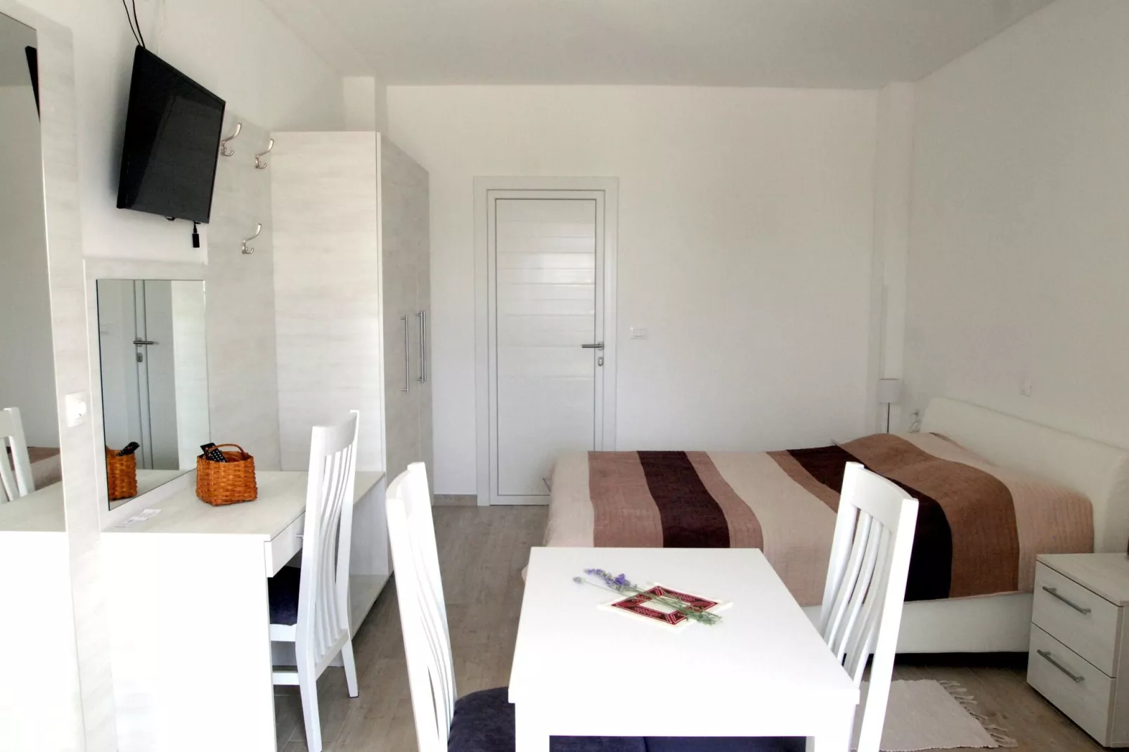 Villa Samba - Studio with Terrace and Sea View - gasi se-Woonkamer