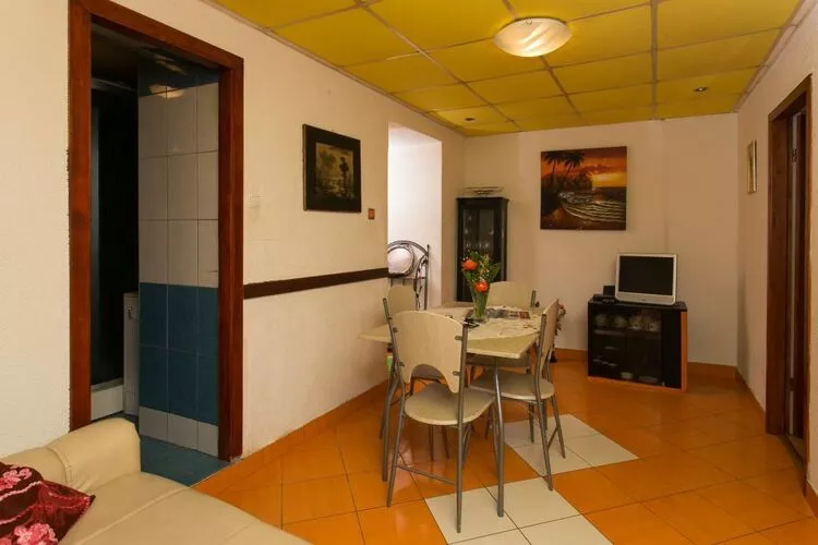 Guest House Barbara - Double Room with Shared Bathroom 6