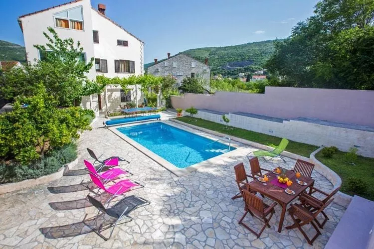 Villa Roza - One-Bedroom Apartment with Balcony-Buitenlucht