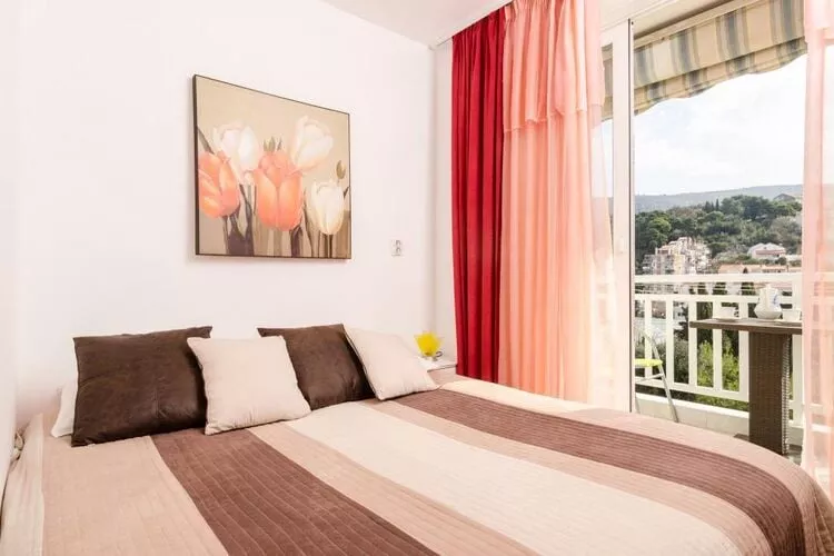 Apartment Nina - One Bedroom Apartment with Balcony-Slaapkamer
