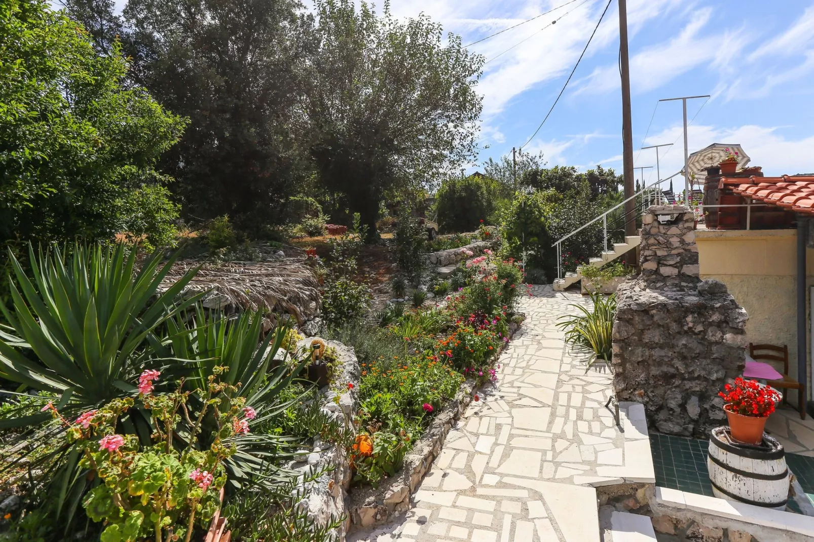 Villa Desin - Three Bedroom Apartment with Terrace and Garden View
