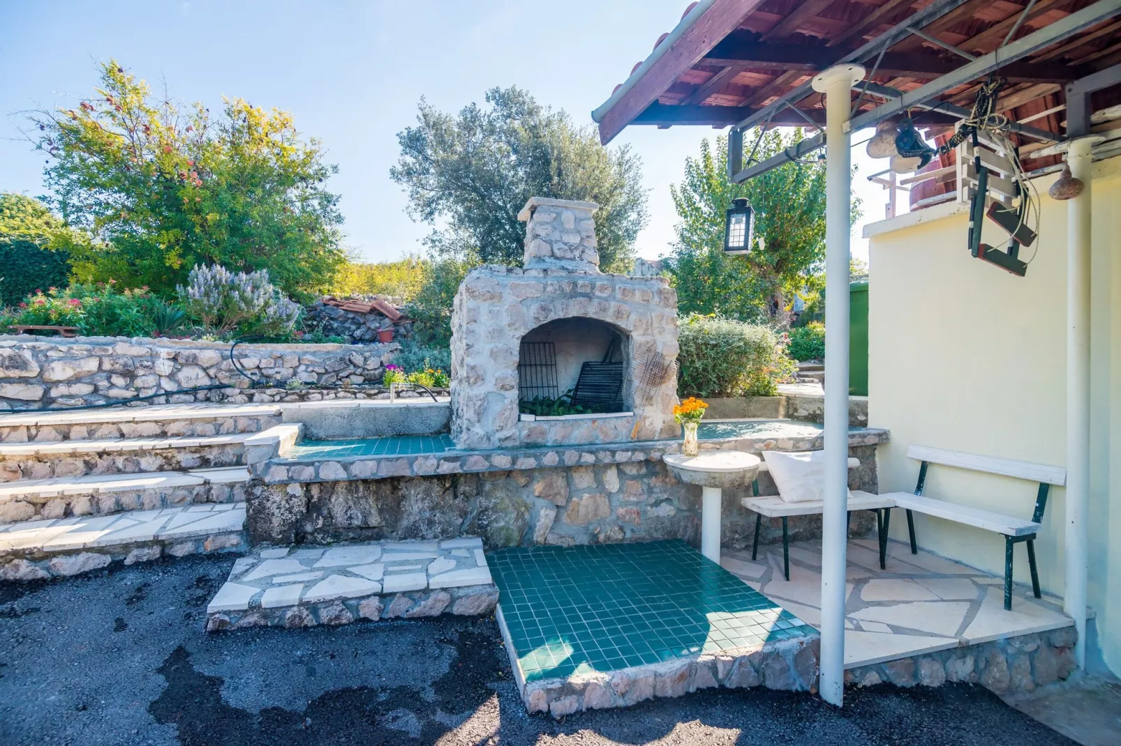 Villa Desin - Three Bedroom Apartment with Terrace and Garden View