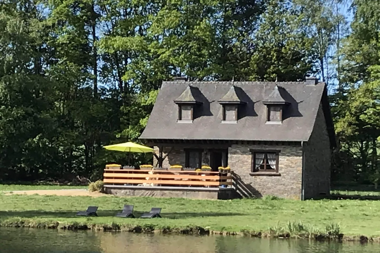 Domaine du Pichoux-Niet-getagd