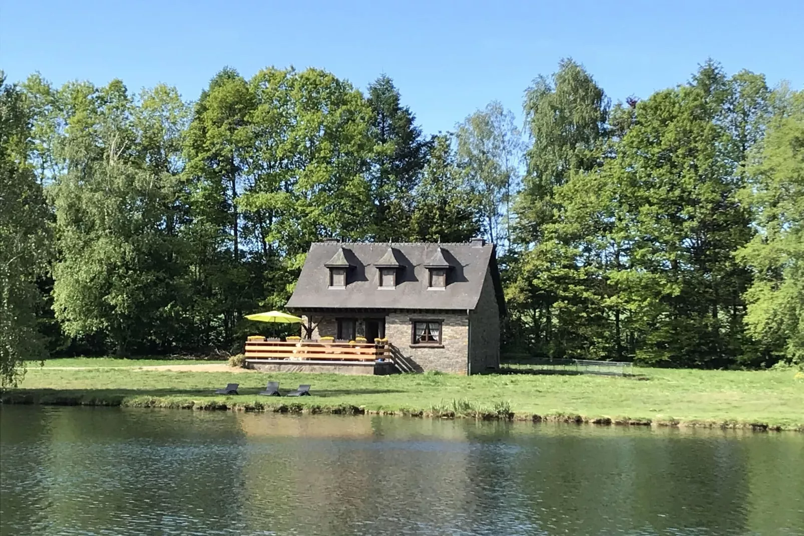 Domaine du Pichoux-Niet-getagd