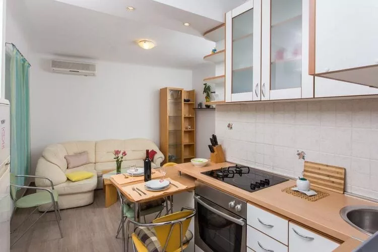 Apartment Family Tokić - One Bedroom Apartment with Terrace-Woonkamer