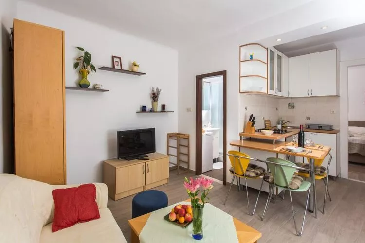 Apartment Family Tokić - One Bedroom Apartment with Terrace-Woonkamer